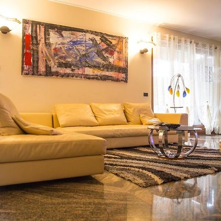 Villa Ivana Desenzano del Garda Luaran gambar