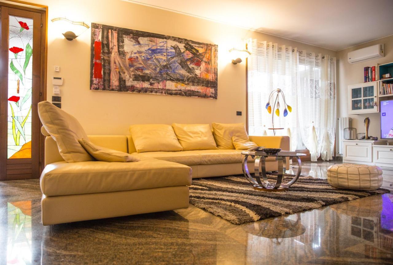 Villa Ivana Desenzano del Garda Luaran gambar