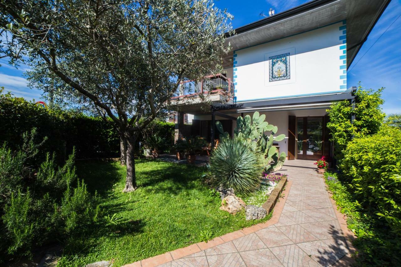 Villa Ivana Desenzano del Garda Luaran gambar