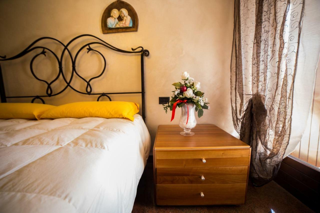 Villa Ivana Desenzano del Garda Luaran gambar